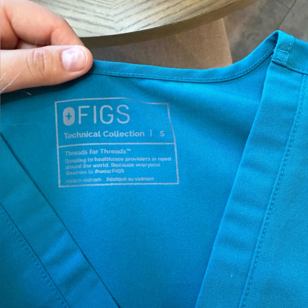Figs Ocean Blue Scrub Top and bottoms 
Size: small